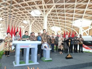Presiden Jokowi Resmikan WHOOSH, Kereta Cepat Jakarta-Bandung