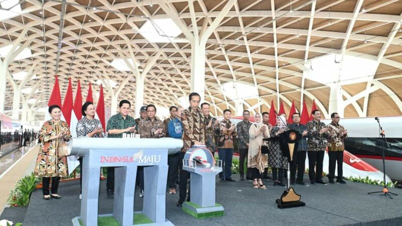 Presiden Jokowi Resmikan WHOOSH, Kereta Cepat Jakarta-Bandung