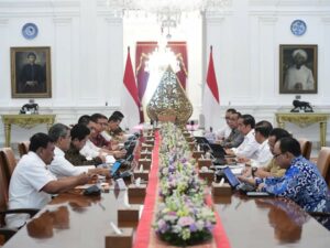 Pertama Kali Digelar di 2 Provinsi, Jokowi Pimpin Ratas Bahas PON