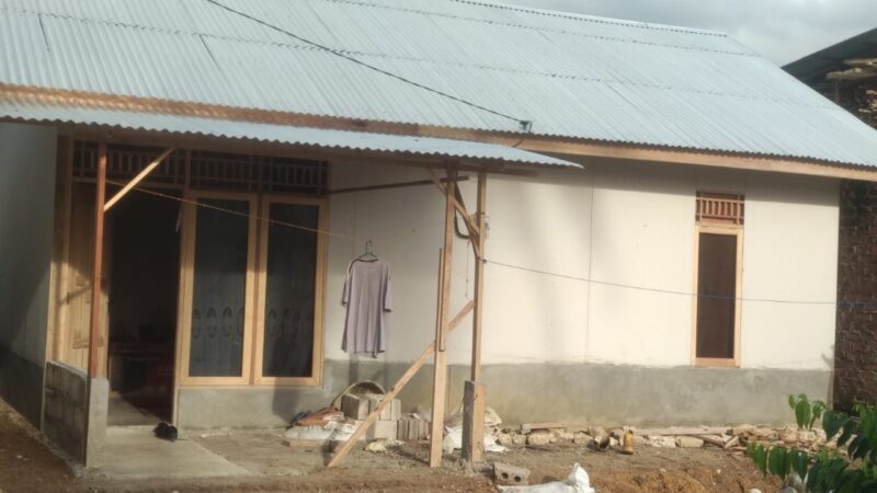 UPZ Semen Padang Bantu Bedah Rumah 21 Warga Miskin di Padang