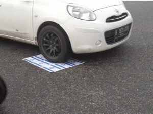 Aksi Bela Palestina, Mahasiswa Sumbar Letakan Bendera Israel di Jalan Agar Dilindas Kendaraan