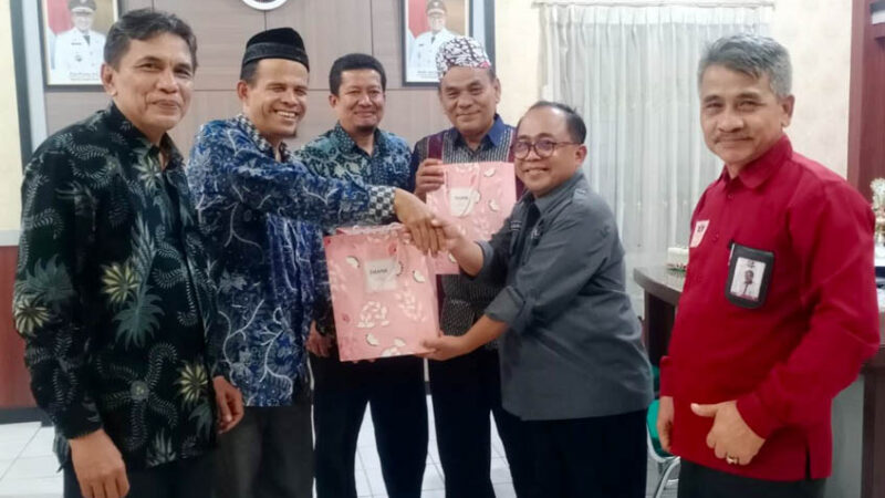 Penyerahan 186 mahasiswa KKN UIN IB Padang ke Kabupaten Tanah Datar. [Foto: Dok. UIN IB Padang]