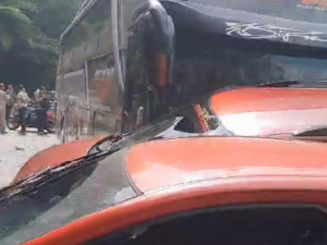 Kecelakaan Libatkan Banyak Kendaraan di Kawasan Sitinjau Lauik