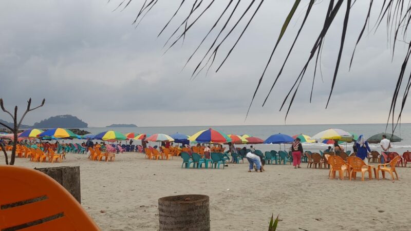 Hari Ketiga Lebaran, Satpol PP Padang Perketat Pengawasan di Objek Wisata Pantai