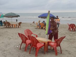 Kegetiran PKL Pantai Padang; Terapung Kepapaan, Terdesak Ombak Kebijakan