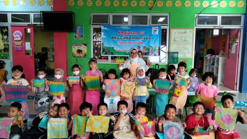 TK Barunawati Teluk Bayur Padang Ajak Murid Mencintai Batik