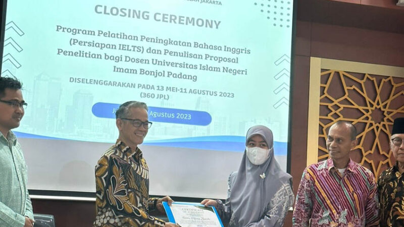 Pelatihan peningkatan Bahasa Ingris dan penelitian proposal bagi dosen UIN IB Padang. [Foto: Istimewa]