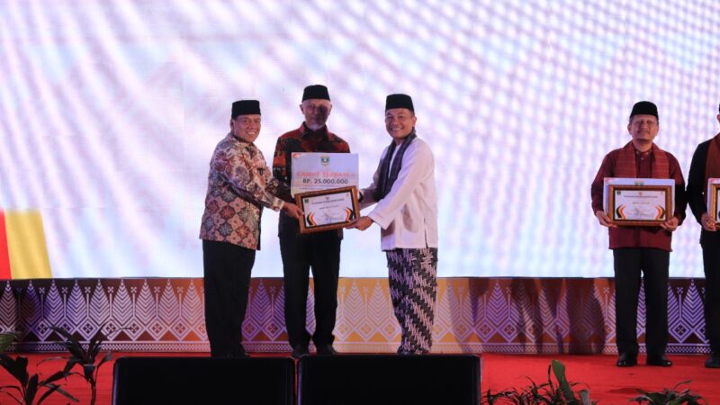 Camat Payakumbuh Utara, Kota Payakumbuh, Jhonny Parlin meraih prestasi sebagai Camat Terbaik tingkat Sumatra Barat (Sumbar) tahun 2023.