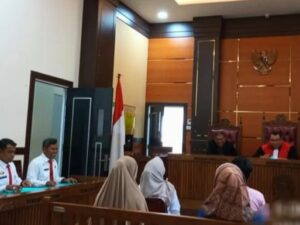 Sebanyak tujuh orang menjalani sidang tindak pidana ringan (tipiring) di Pengadilan Negeri Padang, Kamis. Mereka disidang karena melanggar