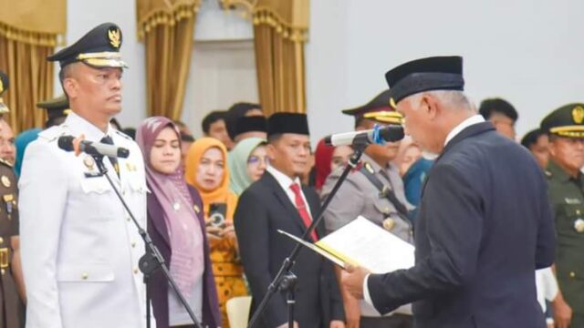 Gubernur Sumbar Mahyeldi Ansharullah melantik Roberia sebagai Penjabat (Pj) Wali Kota Pariaman pada Kamis (12/10/2023). Selain Roberia,