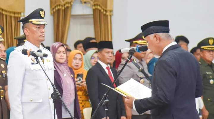 Gubernur Sumbar Mahyeldi Ansharullah melantik Roberia sebagai Penjabat (Pj) Wali Kota Pariaman pada Kamis (12/10/2023). Selain Roberia,