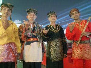 Kesenian tradisional Situpai Janjang dari Kabupaten Agam, Sumatra Barat, memperoleh sertifikat Warisan Budaya Tak Benda