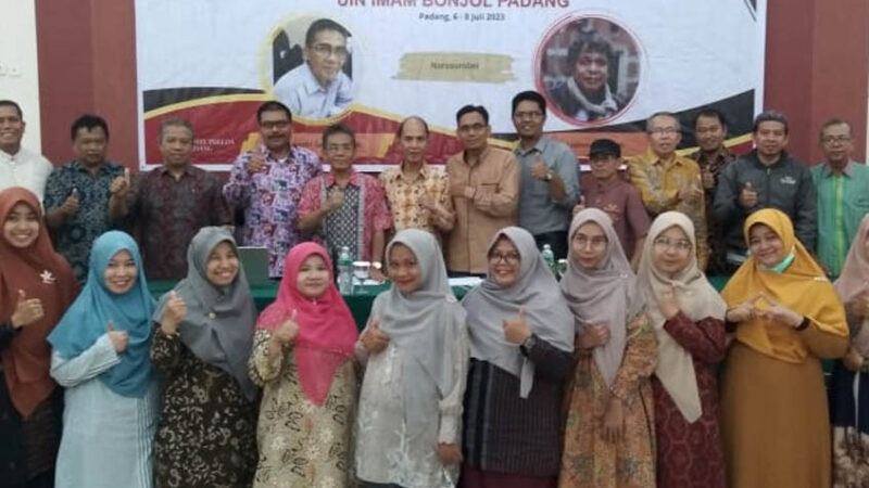 Fakultas Adab dan Humaniora (FAH) Universitas Islam Negeri Imam Bonjol Padang (UIN IB) menggelar Workshop Academic Writing. [Foto: Dok. UIN IB Padang]