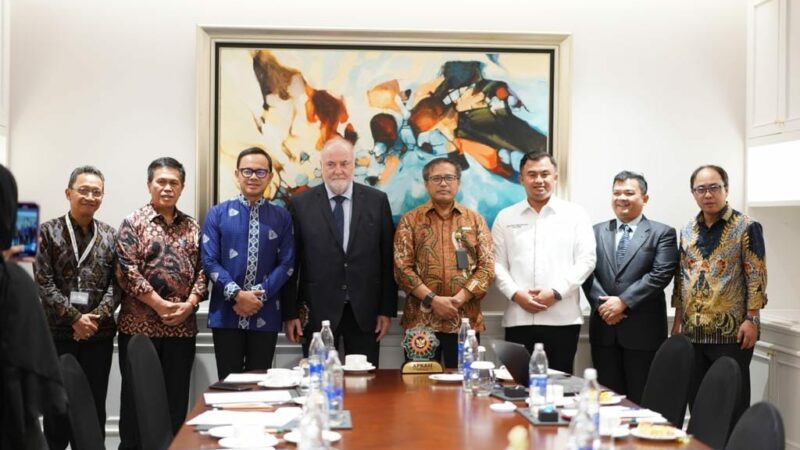 Bupati Dharmasraya, Sutan Riska Tuanku Kerajaan dalam kapasitasnya selaku Ketua Umum APKASI, menghadiri sekaligus memberi sambutan