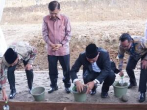 Mantan Wapres Jusuf Kalla Letakkan Batu Pertama RS Ibnu Sina Padang Panjang