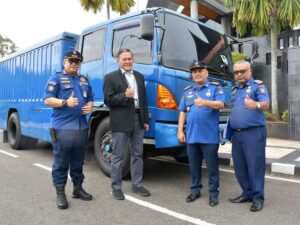 Pemko Padang menerima hibah kendaraan dari Bank Indonesia (BI) Perwakilan Sumatra Barat, Senin (6/11/2023). Ada dua unit kendaraan yang diterima Pemko Padang dari BI.