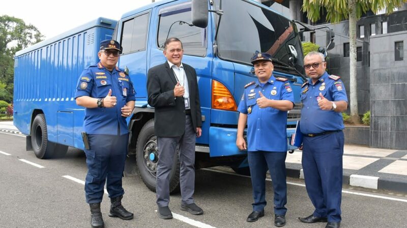 Pemko Padang menerima hibah kendaraan dari Bank Indonesia (BI) Perwakilan Sumatra Barat, Senin (6/11/2023). Ada dua unit kendaraan yang diterima Pemko Padang dari BI.