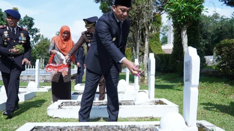 Hari Pahlawan, Pemko Padang Panjang Gelar Ziarah dan Tabur Bunga di TMP Kusuma Sakti
