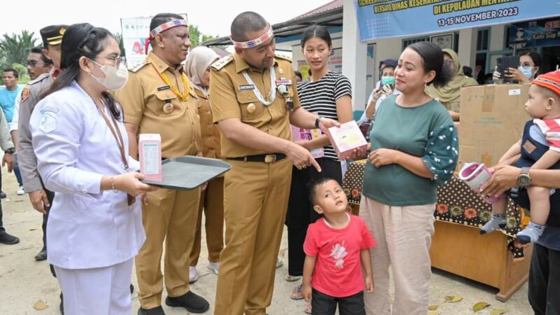 Gapopin Sumbar Bagikan 300 Kacamata Gratis di Mentawai