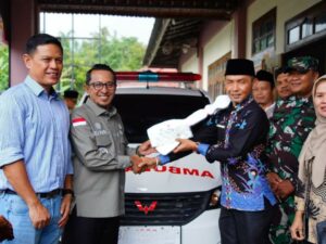 Bupati Tanah Datar Serahkan Ambulans untuk Nagari Koto Laweh