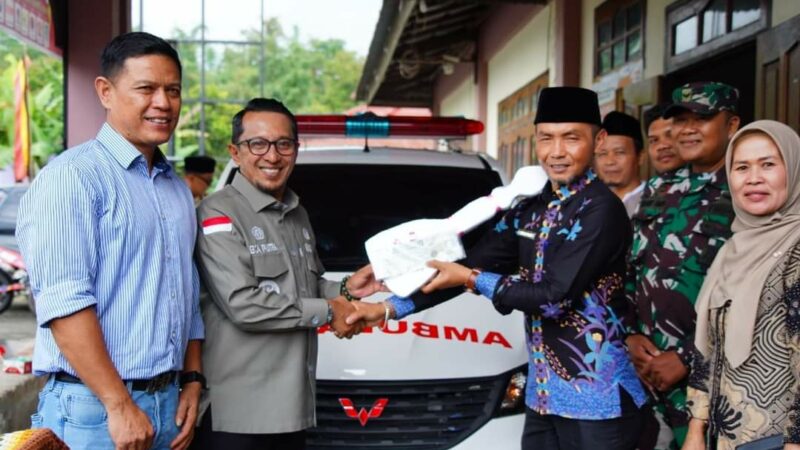 Bupati Tanah Datar Serahkan Ambulans untuk Nagari Koto Laweh