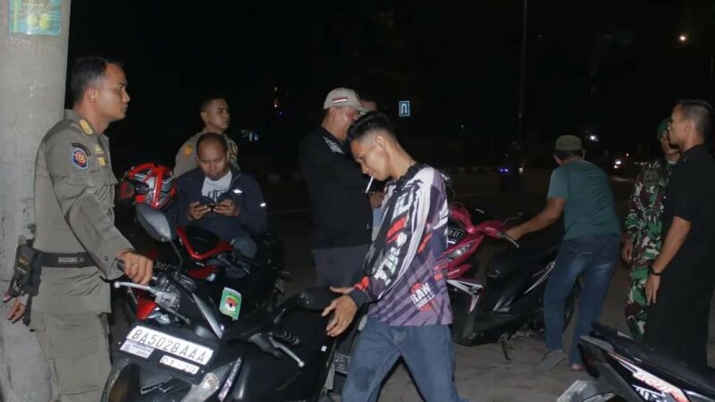Keluyuran Hingga Larut Malam, Satpol PP Padang Awasi Jalan Khatib Sulaiman