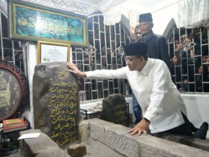 Anies Kunjungi Pariaman, Ziarah ke Makam Syekh Burhanuddin Hingga Makan Bajamba