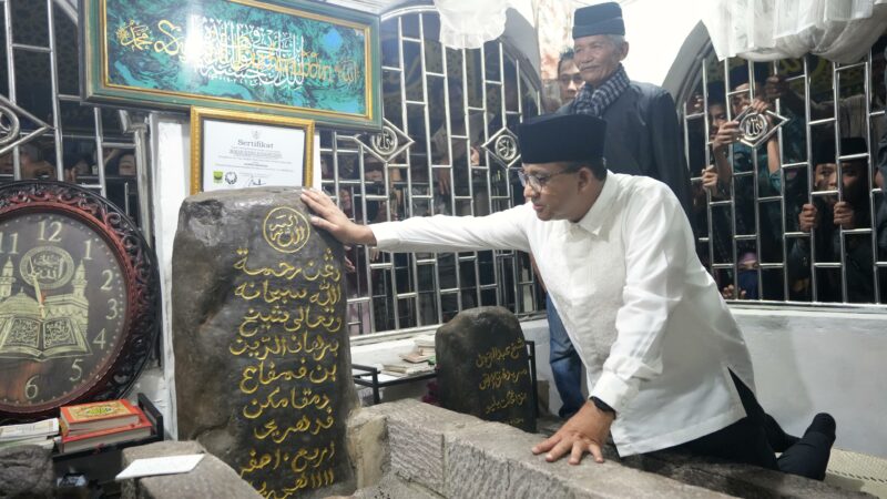 Anies Kunjungi Pariaman, Ziarah ke Makam Syekh Burhanuddin Hingga Makan Bajamba