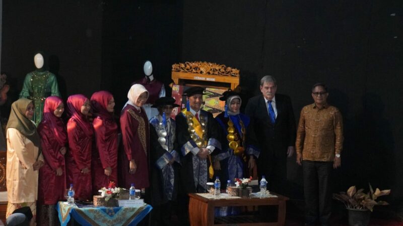 Institut Seni Indonesia (ISI) Kota Padang Panjang saat ini memiliki dua profesor seni pertama di Sumatra. Pengukuhan kedua guru besar tersebut dilakukan oleh Rektor ISI Padang Panjang,