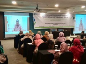 Anggota DPR RI dari Sumbar H Andre Rosiade mengatakan Usaha Mikro Kecil dan Menengah (UMKM) telah menjadi penyangga lapangan kerja dengan