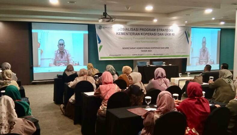 Anggota DPR RI dari Sumbar H Andre Rosiade mengatakan Usaha Mikro Kecil dan Menengah (UMKM) telah menjadi penyangga lapangan kerja dengan