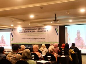 Anggota DPR RI asal Sumbar, Andre Rosiade mengatakan, usaha mikro yang berkelanjutan dapat membantu meningkatkan taraf hidup masyarakat.