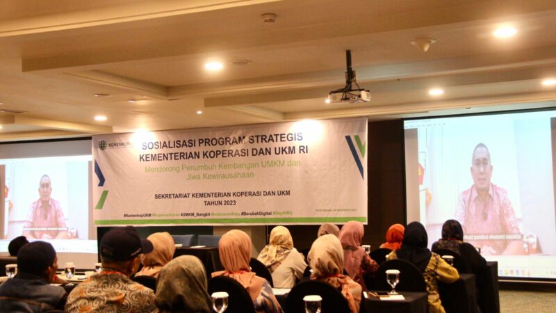 Anggota DPR RI asal Sumbar, Andre Rosiade mengatakan, usaha mikro yang berkelanjutan dapat membantu meningkatkan taraf hidup masyarakat.