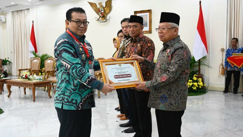 Pemko Payakumbuh mendapatkan penghargaan sebagai kota terbaik di Indonesia dalam percepatan penghapusan Kemiskinan Ekstrem tahun 2023