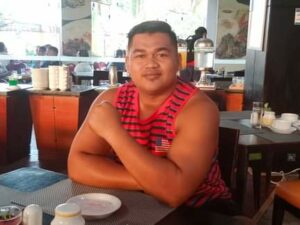 Atlet Atletik Sumbar Rafika Putra optimis meraih medali emas di arena Porwil Sumatra XI-2023 di Bumi Lancang Kuning Riau. Pria yang memecah