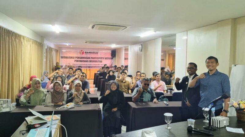 Bawaslu Kota Padang menggelar kegiatan sosialisasi pengawasan partisipatif pada Kamis (23/11/2023) di Kawana Hotel Padang.
