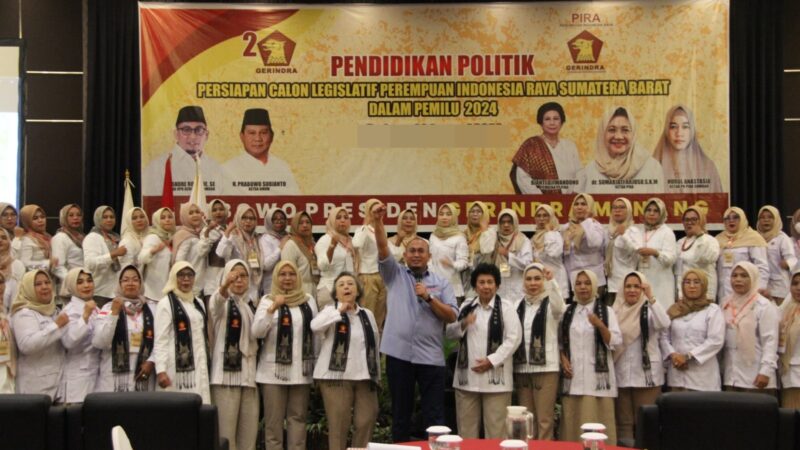 Anggota DPR RI Andre Rosiade meminta calon legislatif (Caleg) organisasi sayap Partai Gerindra, Perempuan Indonesia Raya (PIRA) Sumbar tidak