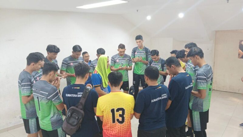 Tim bola voli Sumatra Barat (Sumbar) sukses meraih medali emas Porwil XI-2023 Riau. Emas ini diraih usai atlet Sumbar mengalahkan tuan rumah
