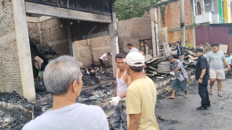 Si Jago Merah Hanguskan 5 Toko di Pasar Ombilin Pinggiran Danau Singkarak