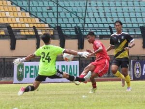 Sumbar berpeluang menjuarai grup B cabang olahraga sepakbola Porwil XI-2023 Riau. Sumbar sudah memastikan diri lolos ke semifinal Porwil