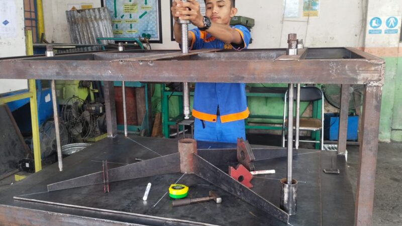 SMK Semen Padang Produksi Mesin Press Restorasi Arsip