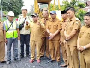 Pemkab Tanah Datar mendapatkan bantuan anggaran dari pusat untuk perbaikan jalan. Kepastian ini didapatkan oleh Bupati Tanah Datar, Eka Putra