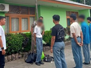 Keluyuran Saat Jam Belajar, Pol PP Padang Amankan 5 Pelajar di Rimbo Kaluang