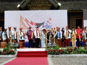 Festival Pesona Minangkabau (FPM) 2023 yang digelar oleh Pemkab Tanah Datar, resmi dibuka pada Kamis (7/12/2023) di Istano Basa Pagaruyung