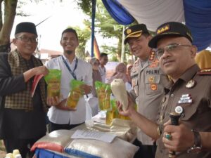 Pasar Murah di Nanggalo, Pemko dan Kajari Bagikan Voucher Belanja