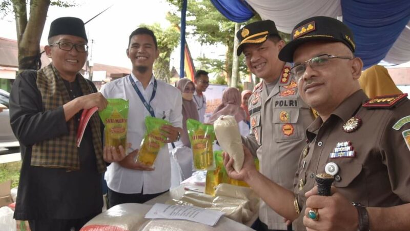 Pasar Murah di Nanggalo, Pemko dan Kajari Bagikan Voucher Belanja