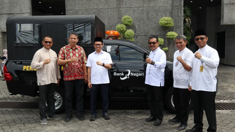 Bank Nagari Serahkan 1 Unit Mobil Patroli untuk UNAND