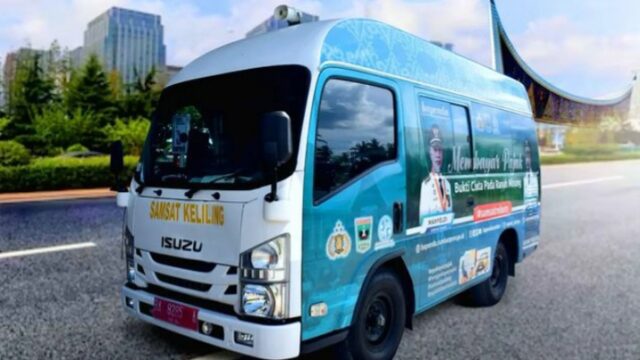 Samsat Padang menambah pelayanan bagi masyarakat yang mau membayar pajak kendaraan. Layanan tersebut yaitu Samsat Manjalang Babuko (Sambako)