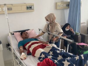 RSUD Padang Panjang melakukan penanganan medis terhadap enam pendaki yang selamat dari erupsi Gunung Marapi di Sumbar yang terjadi