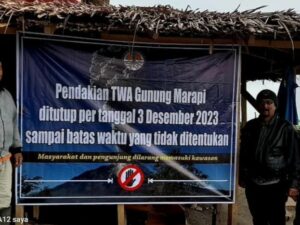 BKSDA Sumbar menutup pendakian Taman Wisata Alam (TWA) Gunung Marapi pasca erupsi yang terjadi pada Minggu (3/12/2023) lalu. Penutupan pendakian
